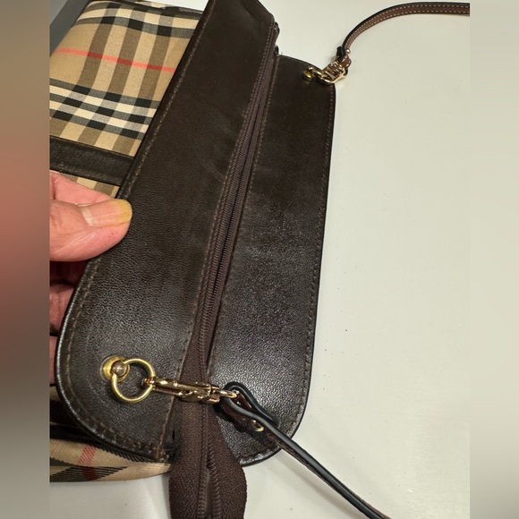 Burberry crossbody bag with provided sling - Picture 14 of 16